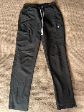 FIGS Women's Yola High-Rise Slim Scrub Pants in Black